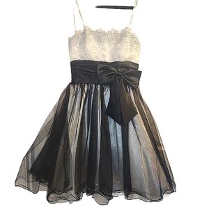 Masquerade Formal homecoming dress Sz 3/4 White Embroidered Lace Satin Bow Tulle